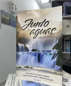 Junto A Aguas De Reposo 4